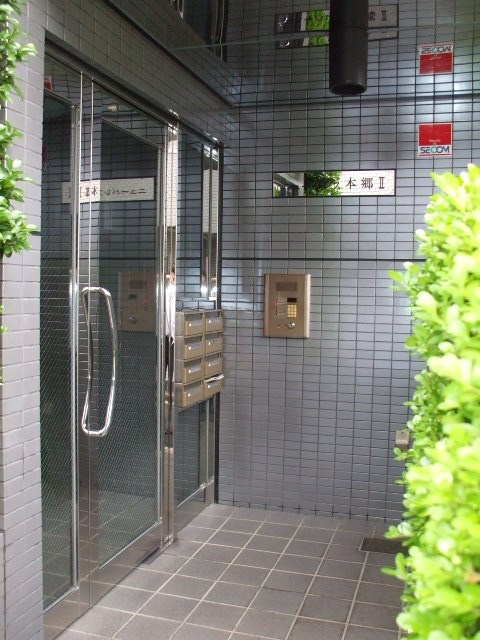 ニューパレス本郷Ⅱのエントランス
