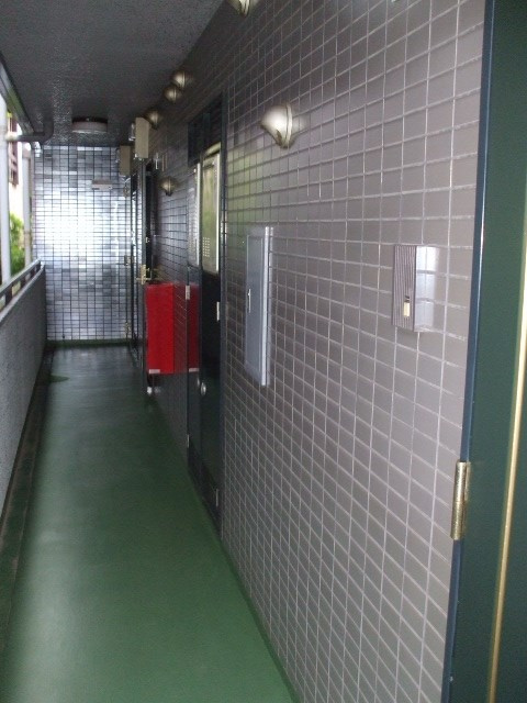 ニューパレス本郷Ⅱの玄関