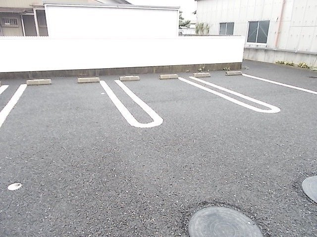 オアシスエイトⅡの駐車場