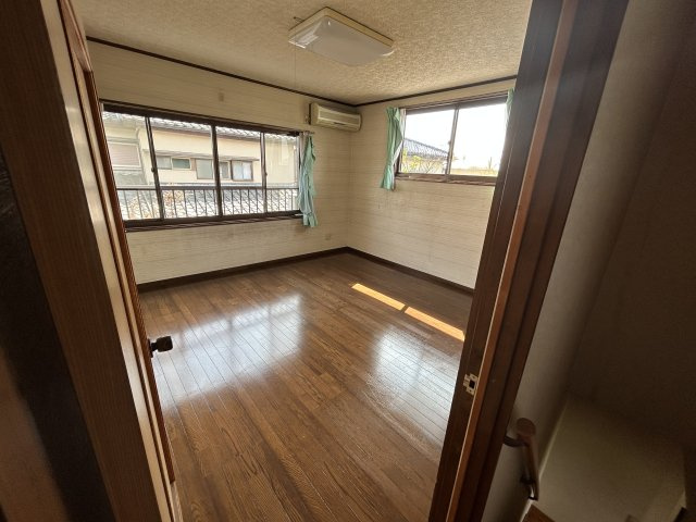 瀬戸谷町貸住宅の居間・リビング