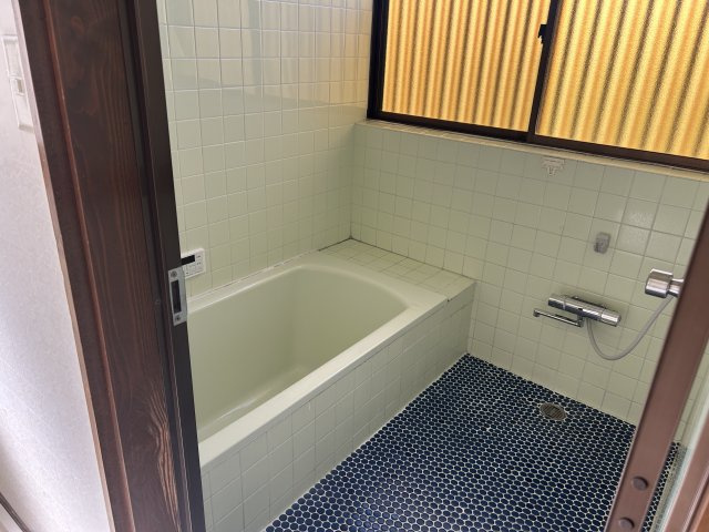 瀬戸谷町貸住宅の浴室