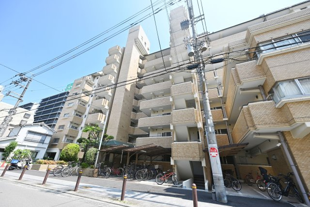 コスモハイツ新大阪2番館の外観|リフォーム済みなのでいつでも室内を見学して頂けます。見学をご希望の方はお気軽にお問い合わせください。