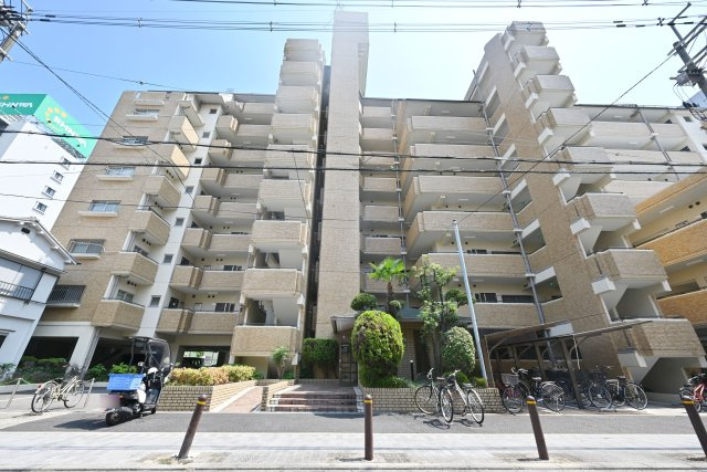 コスモハイツ新大阪2番館の外観|3沿線利用可の便利な立地の物件です。