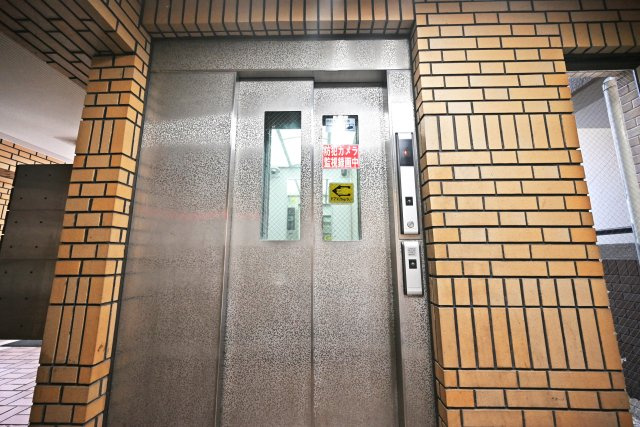 コスモハイツ新大阪2番館のその他共用部分|共用エレベーターです。