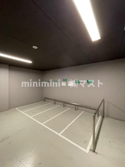 サムティ本町橋Ⅱメディアスの駐車場