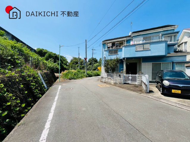 【前面道路含む現地写真】 | 川越市的場2丁目　中古戸建