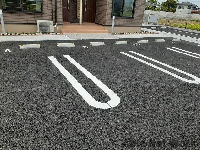 クラルテⅡの駐車場