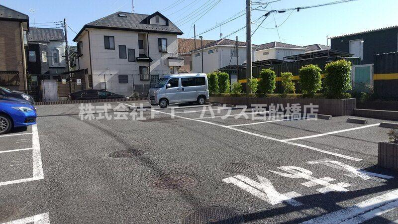グレースコートの駐車場