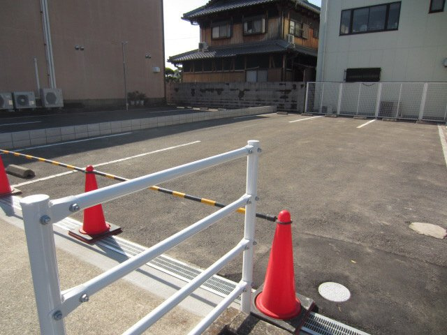 【駐車場】