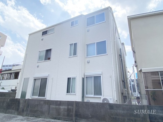 プレミア北浦和の外観|建物裏側から☆