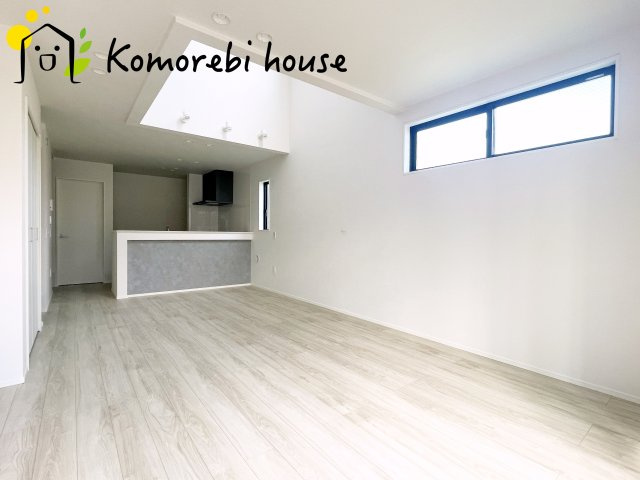 さいたま市大宮区上小町　12期　新築一戸建て　KEIAI GRACE　02の居間・リビング|26.9.18