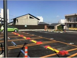 明宝マンションの駐車場