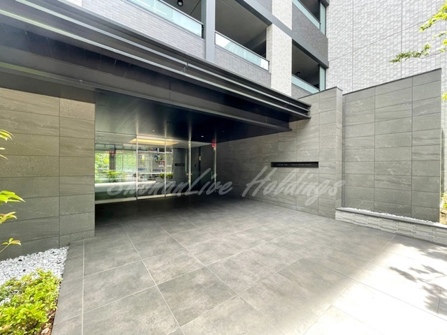 藤沢市鵠沼東の賃貸マンションのエントランス