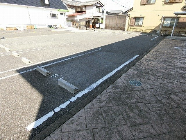 グラン　リーベⅡの駐車場