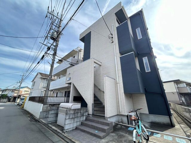 ＣＢ川越カローレの外観