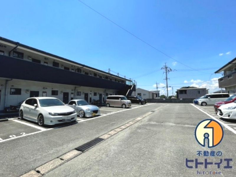 スワーム新代の駐車場