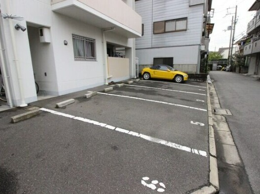 WellsHallの駐車場