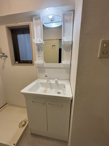 アメニティ宮前公園の洗面所|広い洗面スペース