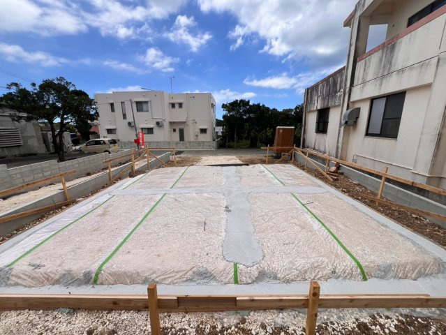 八重瀬町字仲座 第3 2号棟の前面道路含む現地写真