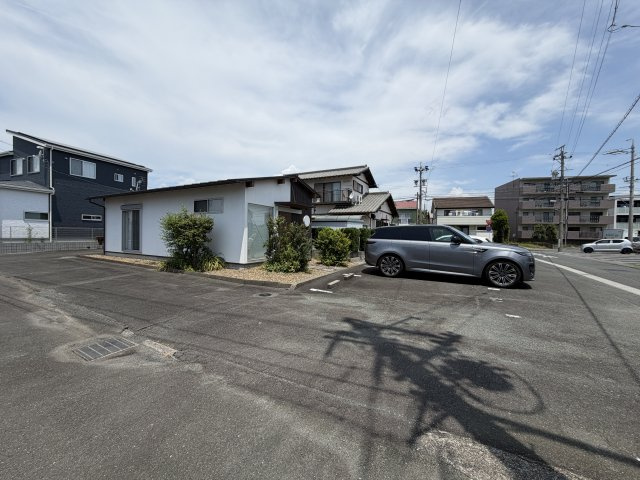 フェルサ貸店舗の駐車場