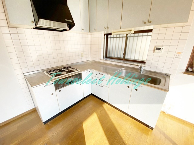 和泉が丘戸建のキッチン|広々としたキッチンです♪