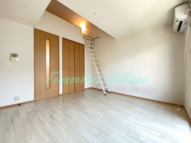 藤沢市鵠沼花沢町のアパートの寝室