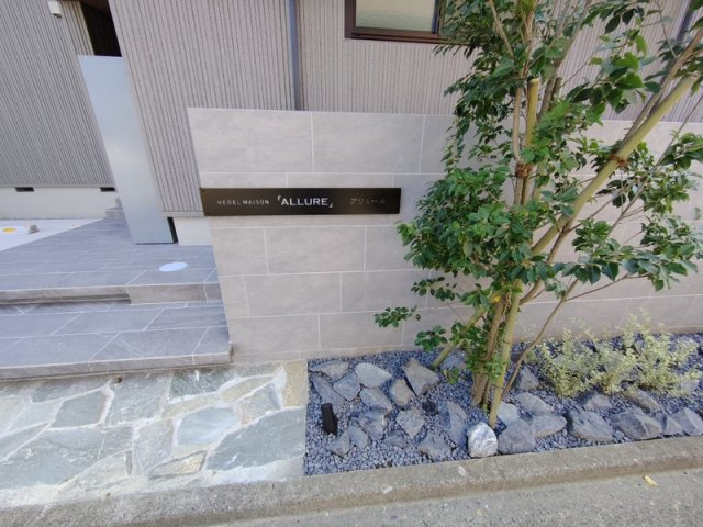 ＡＬＬＵＲＥのエントランス