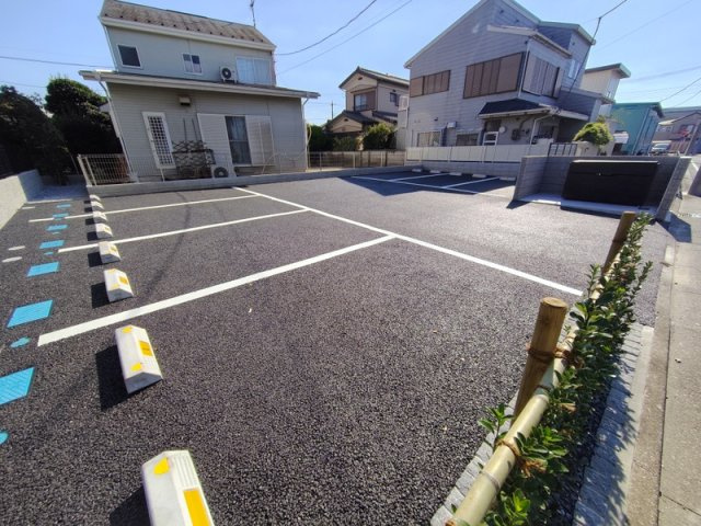 ＡＬＬＵＲＥの駐車場