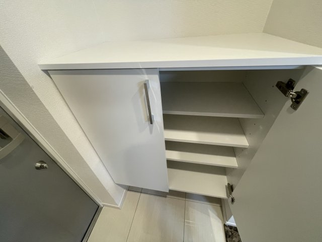 レジュールアッシュ桜宮リバーコートの収納|(参考)同マンション反転タイプ間取りの部屋写真