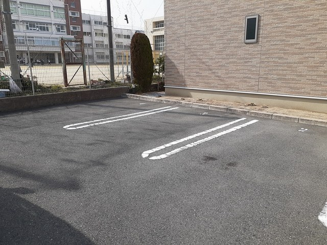 メゾン・フランの駐車場