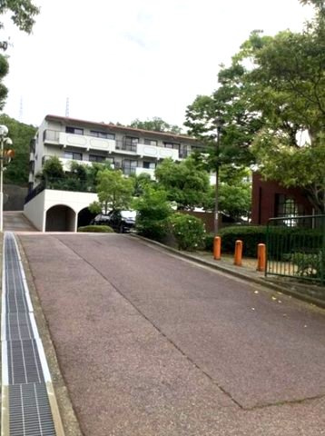 六甲高羽アーバンライフの外観|静かで緑豊かな住宅地です。
