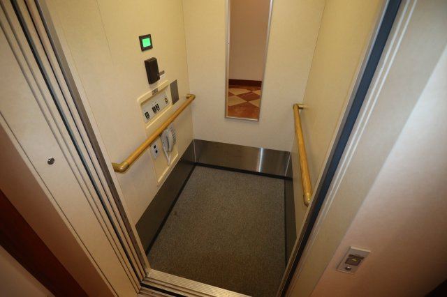 【元診療所×EV付一棟売】伏見桃山歩4分！敷地100坪超・延385㎡の設備|ホームエレベーター付きです。

