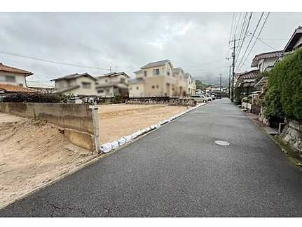 安佐南区伴東８丁目の前面道路含む現地写真