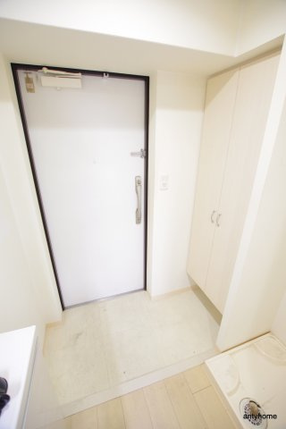 ラクラス新大阪　仲介手数料無料の玄関