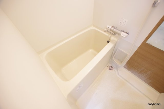 ラクラス新大阪　仲介手数料無料の浴室