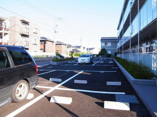 レオネクスト湘南山手館Ｃ の駐車場