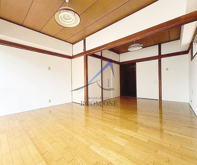 Rビルの居間・リビング|洋室のお部屋です。