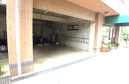 渡辺マンションのエントランス