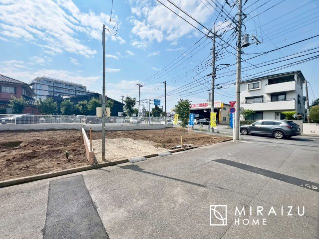 【外観】 | 青く澄み渡った綺麗な空と、陽の光をたっぷりと受ける、そんな新築住宅で新生活をスタートしてみませんか？見学・ご相談等、ミライズホーム(株)までお気軽にご連絡下さい♪