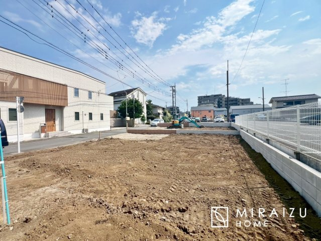 【外観】 | 青く澄み渡った綺麗な空と、陽の光をたっぷりと受ける、そんな新築住宅で新生活をスタートしてみませんか？見学・ご相談等、ミライズホーム(株)までお気軽にご連絡下さい♪