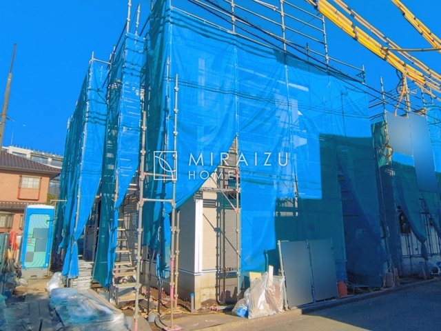 【外観】 | 青く澄み渡った綺麗な空と、陽の光をたっぷりと受ける、そんな新築住宅で新生活をスタートしてみませんか？見学・ご相談等、ミライズホーム(株)までお気軽にご連絡下さい♪
