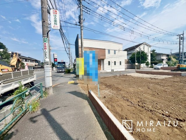 【外観】 | 青く澄み渡った綺麗な空と、陽の光をたっぷりと受ける、そんな新築住宅で新生活をスタートしてみませんか？見学・ご相談等、ミライズホーム(株)までお気軽にご連絡下さい♪
