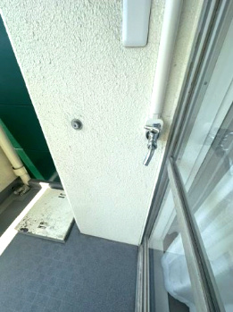 【設備】 | 新北野第2コーポ 西棟 | バルコニーには水道付き。バルコニーのお掃除や植物への水やりなども、室内に入らずに行えます！