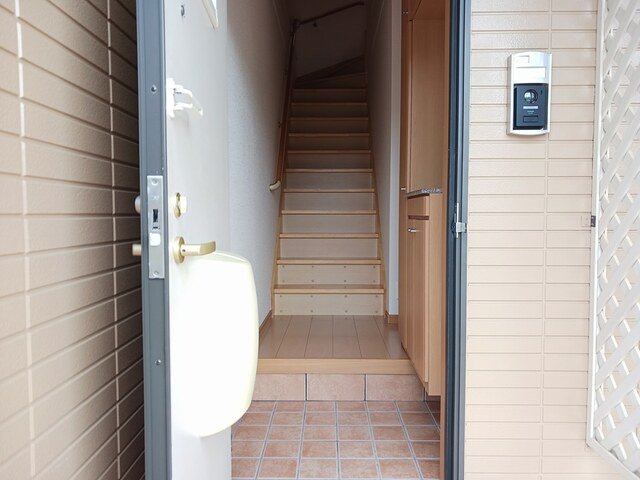 ソフテイル　Ｃの玄関|明るい玄関です