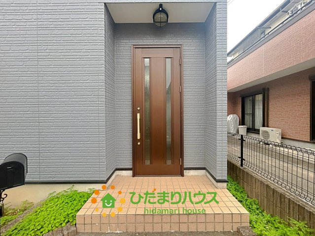 杉戸町倉松4丁目　中古一戸建ての玄関