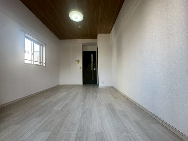 アーデン堺筋本町の洋室