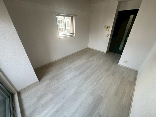 アーデン堺筋本町の洋室