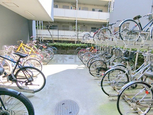 プロスペクト大森海岸のその他共用部分|各戸1台無料のラック式の駐輪場