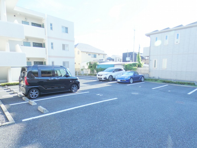 クーチャ万願寺の駐車場