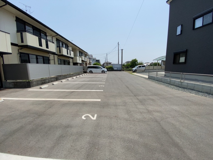 セジュールコートの駐車場